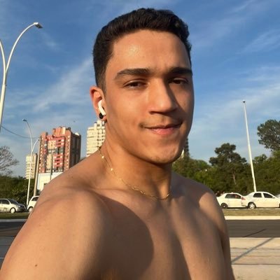 luukmelo's profile picture. são paulo, porto alegre, música, contenda, do direito etc