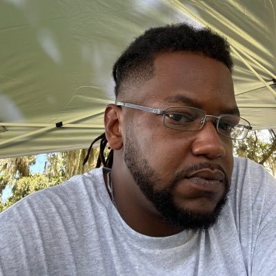 We are a Godly family that is built by love. #FamilyMatters Owner of Tha Munchie Machine LLC. Lover of all things Family, Helping Others, & Wrestling