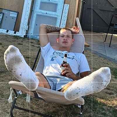 💪🏼22y/o🔥 Str8 6’2 Alpha male 😈FINDOM💪🏼Customs 😈DRAINZZ‼️😈😈Size 11🦶⏬️Tribute here⏬️ ‼️DM to purchase private content💰£15 fee to talk to me😉