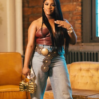 Santaeyaa's profile picture. new twitter