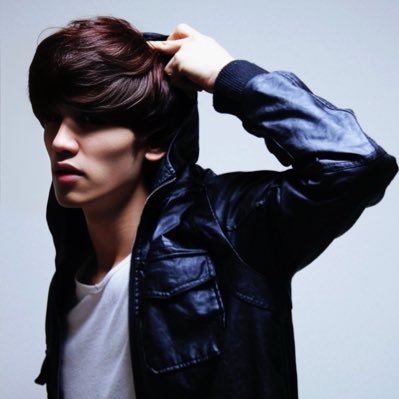 ASOVIVA Group代表 ◼︎Creative Director/Composer/Artist/Music Producer/Movie director◼︎WORK:Sou,96猫,天月,荒野行動,大三国志,原神,鳴潮,VOX,TIGA,SHADE,鈴木未来のMIKUROOM,畦元隆成のアゼモルフォーゼ等