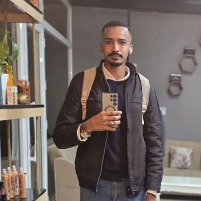🇸🇩 أدافع عن فكرة كسرتها هشاشة أصحابها وعن بلد تخطفته الأساطير 🇸🇩
رئيس تجمع سودانيون ضد التطبيع، رئيس جمعية الفلسفة بكلية الآداب جامعة الخرطوم