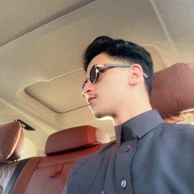 SRwnaldw70883's profile picture. 