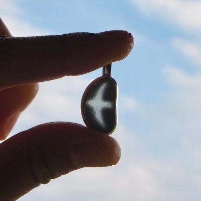no_oto_'s profile picture. 『海のかけらを身につける』  海で集めた貝殻やシーグラスを使って、シルバーや真鍮のアクセサリーを作っています。 趣味は生き物観察𓅩  家庭菜園も放置しつつ楽しんでいます。