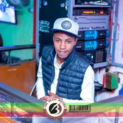 CEO Rastyle Troopers #MyStyle #YourStyle #OurStyle #TheOnlyStyle
IG: @budaboss_de_sam twitter @kuzururafam
Rastyle 📻 https://t.co/tQFuVoBoPA