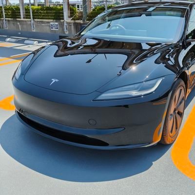 集合住宅で自宅に充電設備なし。2025年3月、スーパーチャージャー5年間無料のキャンペーンに惹かれて無謀にもEV購入。最寄りのスーパーチャージャーは自宅から20分。セカンドカー(軽自動車)あり。この環境でEV運用が現実的に可能かどうか、自らを被験体にして実験します。果たして5年持つのか、それとも途中で根を上げるのか。