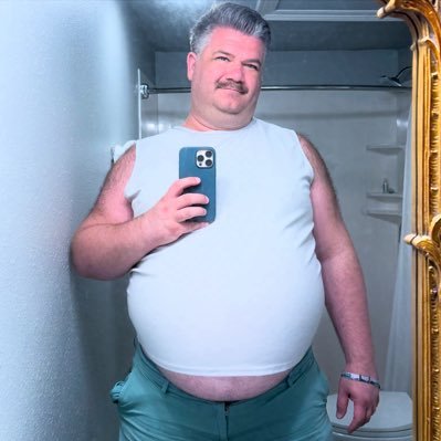 OF https://t.co/ZEVvaU2ni1 I'm a gainer who started at 150lbs and currently 390lbs and looking to break 400lbs.