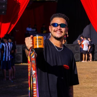 027 🌊☀️ Graduando em Engenharia Metalúrgica-IFES Viver tá imperdível