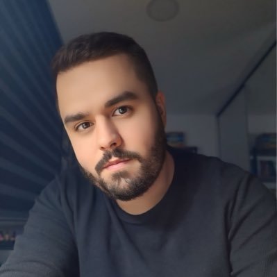Jornalista, especialista em marketing, fruto dos anos 90, curioso por natureza e apaixonado por cultura pop.