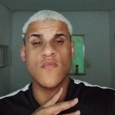 Desempregado profissional, sobrevivendo no caos e tentando achar um motivo pra rir no meio da bagunça
🚪@datahaven_xyz MooseDoor On 🫎