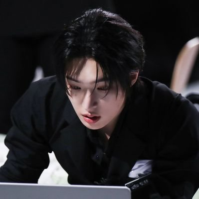 salovemeyu's profile picture. hal yang gak bisa gue lupain yaitu jadi orang gila😑