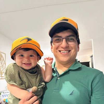 Esposo de Andrea y papá de Lucy, Fer y Pablo.
La ciencia más artística, el arte más científico.
Fanático de Tolkien y The Beatles.
Ah y soy Rayado RT