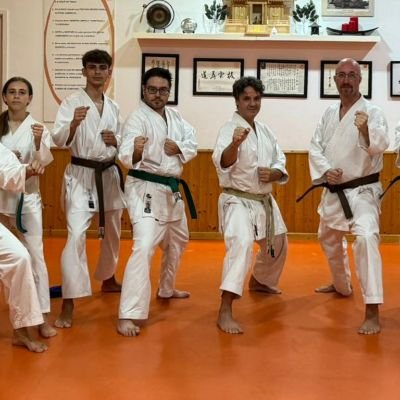 Escritor amateur
Potterhead
Karateka 3°Kyu 
Cosecha del 91
contrataciones:📩 juantutors@gmail.com
