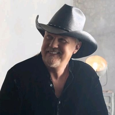 Award-winning multi-platinum country music singer and songwriter. New single
https://t.co/wgqfS37Ycn
