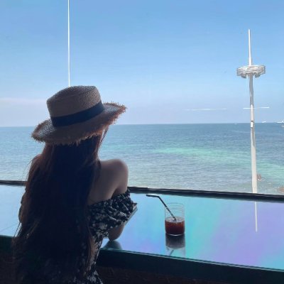 Erica_sunny8's profile picture. 세계 곳곳의 아름다운 풍경과 문화를 탐험하고, 멋진 여행 순간들을 기록해요 🚀
그리고 만화는 그런 여행의 추억이 쌓여 만들어진 소중한 결과물이기도 해요.