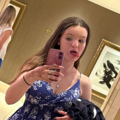 redhotlillie's profile picture. 