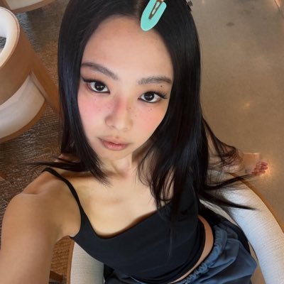 JennieHypeJ's profile picture. 