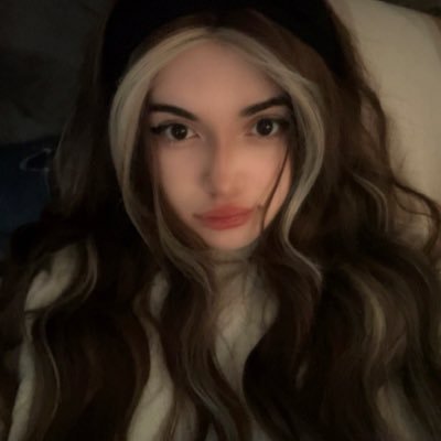 @elaschmelaa