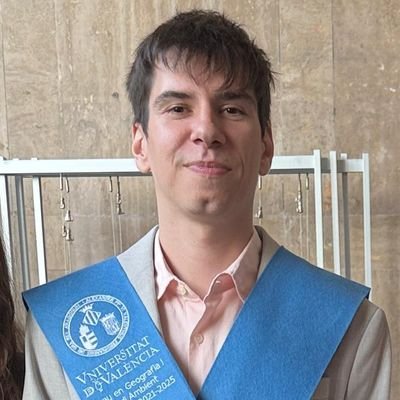 Apasionado por la ciencia,amante del fútbol con Nivel 1 de entrenador, y Estudiante de 4 de carrera en Geografía y Medio Ambiente en la UV,Atleti y Levante ❤️