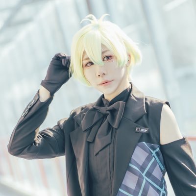 △ 低浮上 △カナダ在住レイヤー △成人済腐 △多ジャンル雑食 △中文/EN OK, 日本語勉強中 △無言フォローお許しください