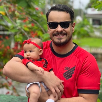 Pai da Alice e casado com o meu amor, Thaina. Família sempre em primeiro lugar. Athleticano de sangue rubro-negro e apaixonado por games.