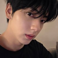 K is seeing txt (@_ktluvstxt_) 's Twitter Profile
