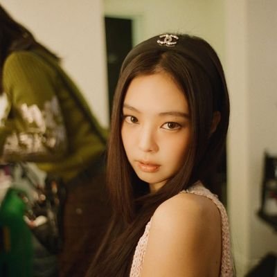 Jsenul's profile picture. JENNIE-fer body,