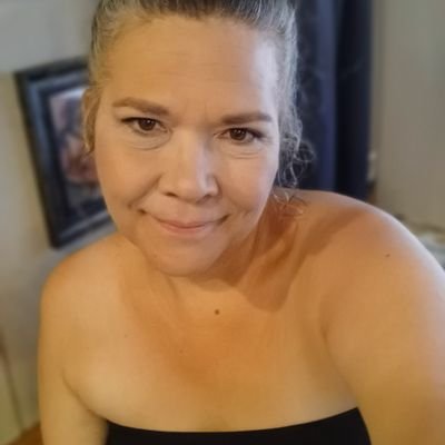 CantstopSandra's profile picture. I do not need your negativity in my life. I will block
I have typos, get over it.
No reply to DMs or photoless accounts