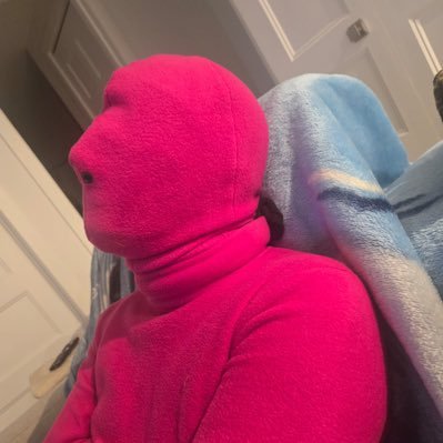 Montreal boy who loves bondage, gags, sports gear, feet, socks, masks, zentai, chastity cage. Dm me, I speak French and English!