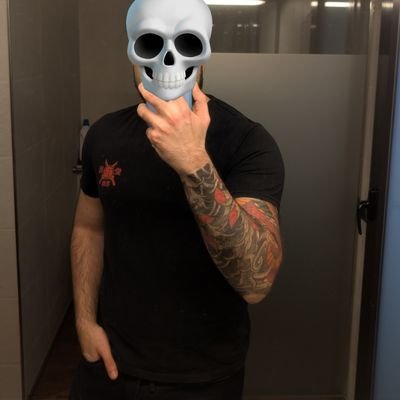 28, frikismo, TDAH, ingeniero, rojo izquierdoso y BDSM dom desde hace varios años.
Cuenta horny, no sexting, si tienes dudas podemos hablar de buen rollo.