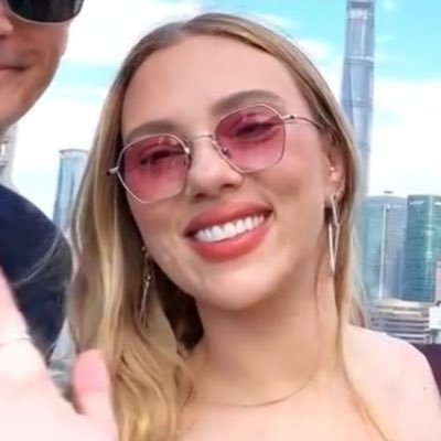 smilelovatolj's profile picture. • @Itslaurmilla •