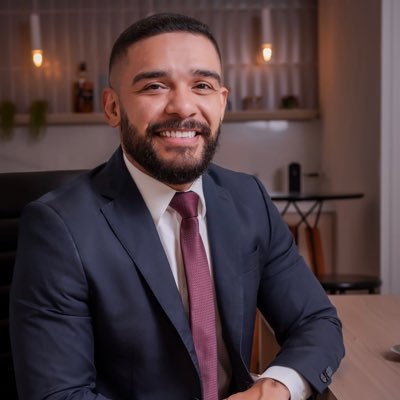 Presidente do CRCCE. Contador e Tributarista. Doutor em Ciências da Informação (UFP-PI) e Mestre em Administração e Controladoria (UFC). Empresário Contábil.