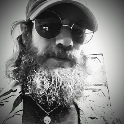 Apparently twitter takes you seriously if you have something in your bio, I can be a bit of an annoying arsehole and you'll probably block me 🏴☠️ 🏁🍭🪤