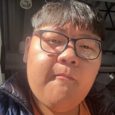 Zhu_518's profile picture. 179/126/23y/0 🐷 ❤️ 🐷🐻 無照不回 💼：按摩師｜物理治療科畢業