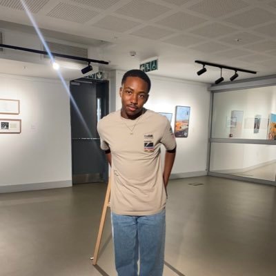 sarciasix's profile picture. 🀄️👨🏽‍🎨🎞️