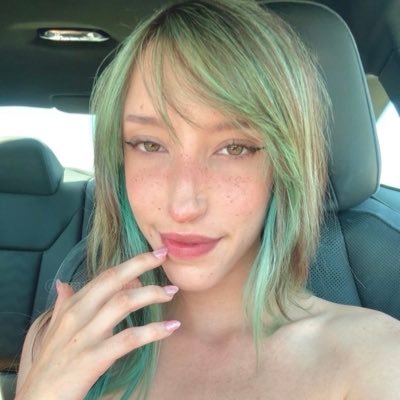 Kinky Luxury Brat 𐙚 Femdom ♡ Feet ♡ Keyholder ♡ Pixel Princess ♡ Customs DM