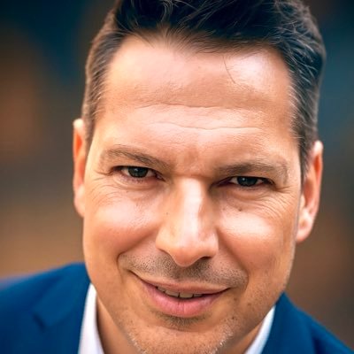 Conseil politique et stratégique - Affaires publiques 🖌️💻 . Engagé tant qu'élu local 🇫🇷 | Compte personnel, mes tweets n’engagent que moi