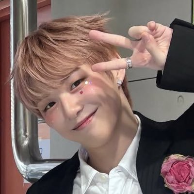 PinaColada121's profile picture. FLOWD