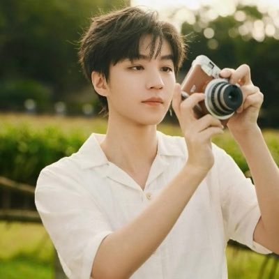 dradygod's profile picture. 读万卷书 行万里路