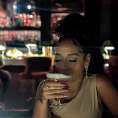 Northerner transformed into a Southern Belle 💁🏽♀️ Mother 💖 Skin Care Specialist ✨ Healer 💞Owner of Diva Made Skin & Wellness LLC 🌱 Jersey to Charlotte 📍