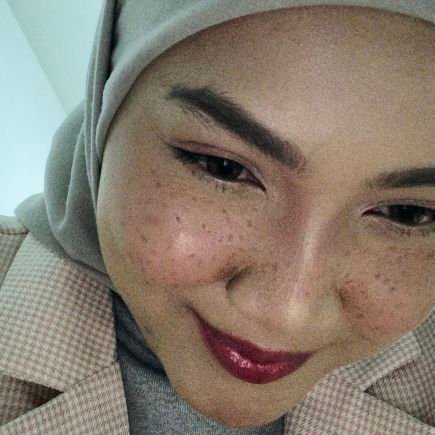 nadzyyrah's profile picture. Oh?