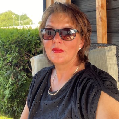 PEC Zwolle, heel veel PEC Zwolle | een zwak voor Feyenoord| Passie voor paarden | Humor dus weinig serieuze tweets | GEEN DM!!