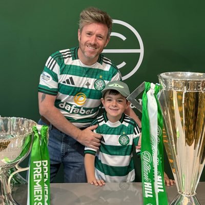 ACSOM Contributor, Family Man, CelticFC, DoubleDenim, Poundland Rick Astley, Budget Store Bryan Adams, full-time nice guy (try anyway) 🍀💚🍀💚
