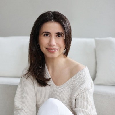 RizzoWriting's profile picture. Writer. FR, IT to EN Translator. Editor
Sweetly devoted to books, flowers, art & barre.