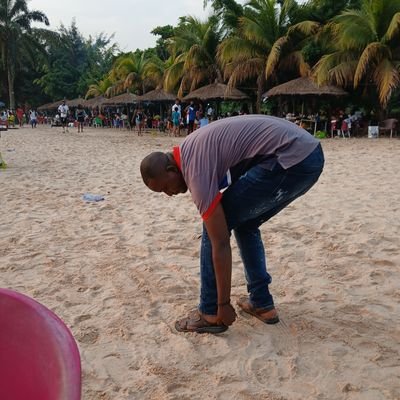 Enseignant,et encadreur de cours d'anglais, Journaliste et interprète du premier Vice Président de l'Assemblée nationale.