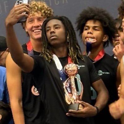 MTHS'26 ||All Metro IIRB/MLBII 5’11 | 155 || Football || Basketball SF||Vollyball I| 3.5 GPA