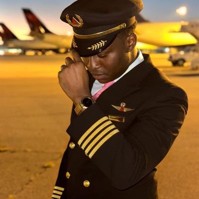Henriquez442's profile picture. No estoy aquí para todos. Solo buenas vibras.
Pregúntame lo que realmente quieras saber.
🤔🥰🥰