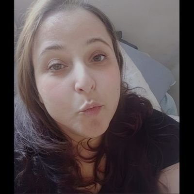 Rubro Negra, Umbandista, Mãe, Esposa, Filha , Irmã e Mãe de Pets.
A Luz que me Guia , é Mais Forte dq os Maus Olhos q Me Cercam! #SouDoAxéeNãoNegoaMinhaFé 🌿❤️