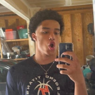 peraltices2's profile picture. eu e a maçã do amor comendo biscoitinhos enquanto assiste hello kitty