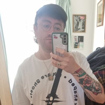 marximum_'s profile picture. The Sun Sets Like A Scar - they/them